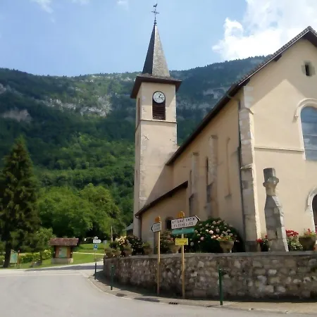 Appart Au Lac D'Aiguebelette Et Montagne Apartment